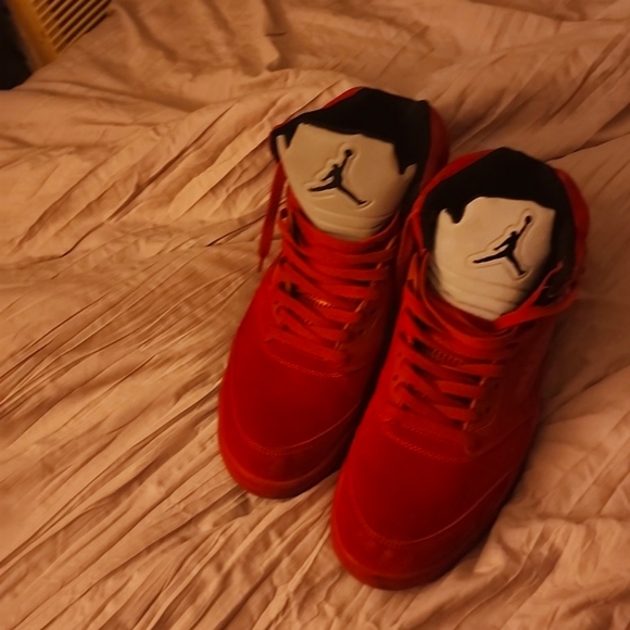 RETRO RED #4 JORDANS - Picture 3 of 7